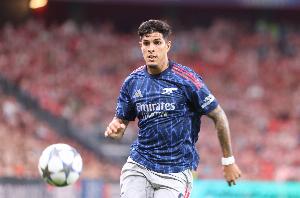 TA：弗蘭克現(xiàn)在不需要任何人提醒誰是埃澤 因卡皮耶很快融入球隊