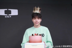 DK更新動態(tài)慶祝Siwoo選手生日：Happy Siwoooooooo Day