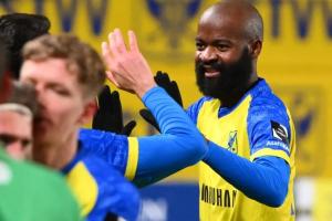 青島前外援蘭克爾·澤的荒誕往事：穿死敵衣服訓練、搶點罰丟....