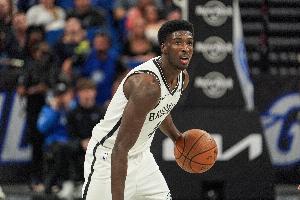 球進(jìn)燈亮！新秀鮑威爾命中橫撤步壓哨三分球