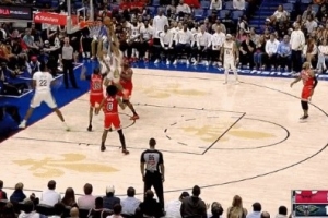 打出名堂？奎因拋投不中 40號(hào)秀皮維神兵天降送雙手補(bǔ)扣！