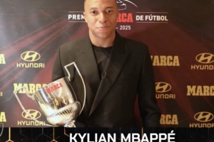 上賽季34輪31球3助！姆巴佩領取馬卡報所設西甲金靴“皮奇奇”獎