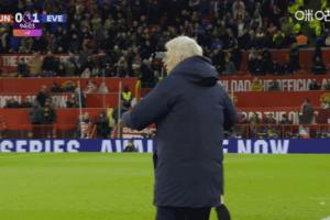 酣暢淋漓！哨響后莫耶斯握拳振臂，看到阿莫林急忙上前握手