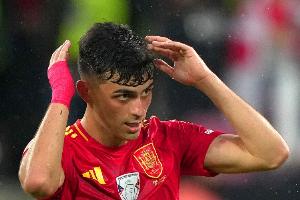 西班牙隊為佩德里慶生：他好像一直在為我們踢球，繼續(xù)吐舌頭吧