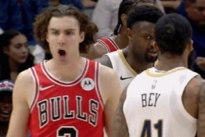 這也吹犯規(guī)？錫安突破強(qiáng)打造殺傷 吉迪不滿判罰&抱怨裁判吃T