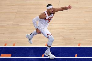 只退不防！籃網(wǎng)命中三分仍被哈特追身打成2+1 籃網(wǎng)喊停