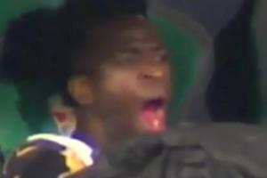 馬卡報(bào)：維尼修斯被拍到在替補(bǔ)席打哈欠，是困了還是漠不關(guān)心？