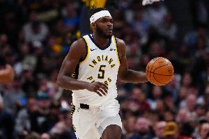 替補(bǔ)高效！賈雷斯·沃克5記三分拿到21分6板2助1斷