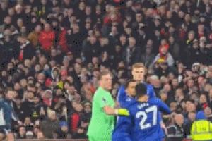 蓋耶被直紅罰下仍不依不饒，曼聯(lián)球迷紛紛揮手讓其趕緊下場