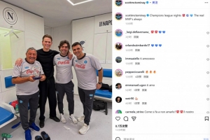 進(jìn)球+造烏龍！小麥賽后將獎杯獻(xiàn)給工作人員：你們才是真正的MVP