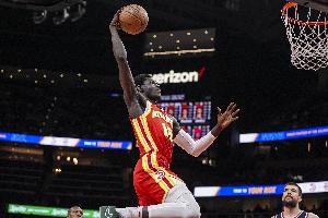 神兵天降！蓋耶切入隔著防守球員單臂炸裂補扣