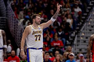 洛城魔法破敵船！東契奇首節(jié)爆砍24分&全場(chǎng)拿下43分9板13助準(zhǔn)三雙