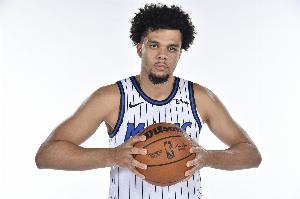 【菜鳥】科比·桑德斯6分1板1助 龐達10分9板 小理查德森7分1斷