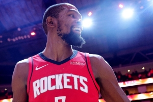 楊毅：杜蘭特的每一步選擇都在減少對自己要求 最初學(xué)詹姆斯抱團