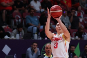 中國男籃世預賽大名單：周琦、胡明軒領(lǐng)銜 張鎮(zhèn)麟在列 趙睿無緣