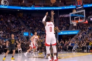 終于來了！申京助攻阿隆·霍勒迪三分反超 火箭本場首次領先！