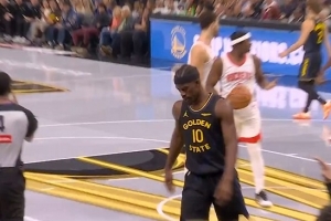 沖擊力十足！巴特勒對抗防守強攻打進加罰 打破3分鐘得分荒