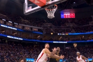 看得準(zhǔn)！巴特勒籃下出手造申京犯規(guī) 火箭挑戰(zhàn)成功&吉米犯規(guī)在先