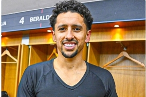 馬爾基尼奧斯達成巴黎500次出場里程碑，賽后獲頒球隊紀念獎章