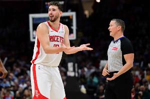 迷失自我？申京近3戰(zhàn)場均16分&總正負(fù)值-18 此前13場23.4分&+142