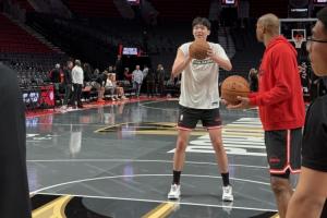 第一年對(duì)新秀來說是適應(yīng)期 請(qǐng)大家多給楊瀚森一些耐心?