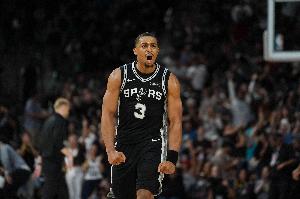 輕松兩雙！凱爾登替補(bǔ)23分鐘 7中3&7罰5中拿到11分10板2助