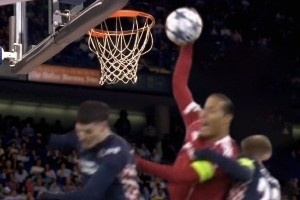 今日趣圖：十佳球首位，且看世一衛(wèi)力劈華山！不愧效力過凱爾特人