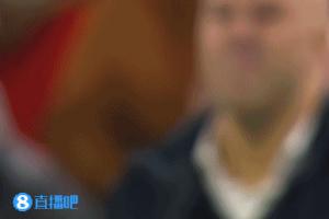 潰不成軍！1-4時斯洛特苦澀撇嘴，薩拉赫仰天長嘆，眾將抱頭叉腰