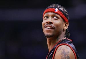 阿里納斯：艾弗森只是人氣高 從未被聯(lián)盟力推 他的代言就一個銳步