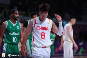 解說：下半場背水一戰(zhàn)了 沒有趙睿中國男籃的問題太明顯了