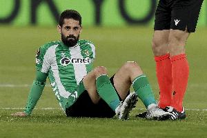 有內(nèi)鬼伊斯科被隊友阿姆拉巴特踢傷縫了7針，所幸沒傷到骨頭