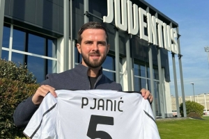 全市場(chǎng)：35歲的羅馬、尤文舊將皮亞尼奇決定退役，在學(xué)習(xí)當(dāng)經(jīng)紀(jì)人