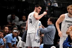 埃迪在場時 灰熊百回合凈勝25.1分&防守效率94.3 兩項均為聯(lián)盟第1