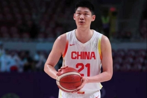 盡力了！胡金秋替補(bǔ)出戰(zhàn) 全場(chǎng)4投4中得到10分3籃板