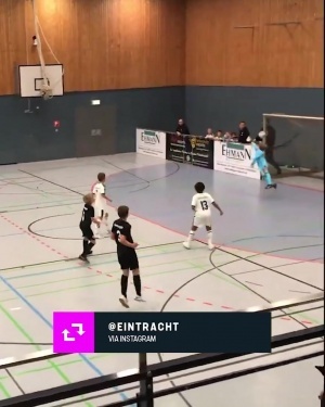 天才早已注定2019年11歲卡爾腳后跟停球+轉身凌空抽射破門