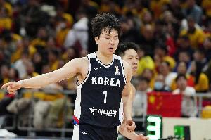 李賢重：偉大的團(tuán)隊勝利 中國隊?wèi)?zhàn)至最后 現(xiàn)場很瘋狂&給球迷點贊