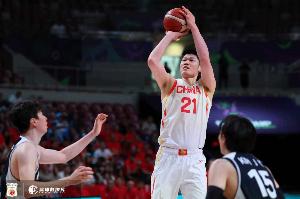 還是你穩(wěn)！胡金秋半場(chǎng)4中4高效拿下8分1籃板