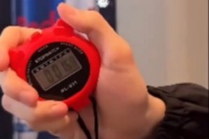 這么準(zhǔn)的嗎？Faker掐秒表 時間精準(zhǔn)控制在5.00