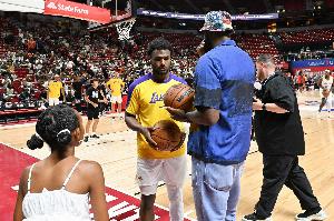 詹姆斯：我會和布朗尼分享經(jīng)驗 但我希望他經(jīng)歷磨難&走自己的路