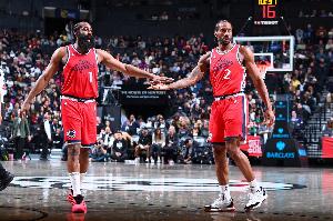 能否培養(yǎng)卡登外的進(jìn)攻開發(fā)能力？盧：當(dāng)然可以 祖巴茨也常被包夾