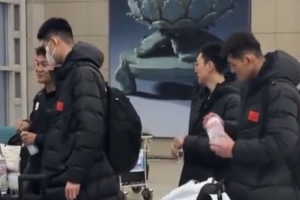 眾人神情輕松！中國男籃已經(jīng)抵達(dá)韓國 隊(duì)長趙睿隨隊(duì)出征