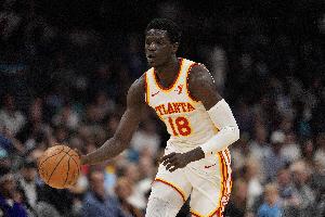 壓制對手！老鷹首節(jié)33-23領(lǐng)先騎士10分 蓋耶4中4得分上雙