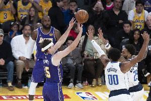 不再依賴(lài)?yán)蠞h得分！東&里混合雙打進(jìn)攻質(zhì)變 老詹迎生涯最輕松一季