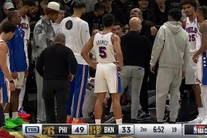 別??！莊神落地時(shí)無對抗倒地 隊(duì)友圍成一圈將他攙扶離場