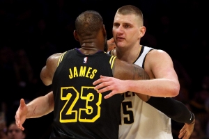 詹姆斯：在我交手過的球員里 沒有人比約基奇更具統(tǒng)治力且更全面