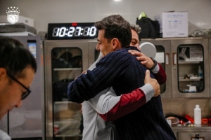 前外援奇塔迪尼今天上午造訪海港俱樂部，拜訪昔日教練和隊友