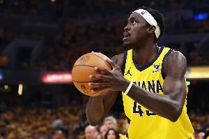 表現(xiàn)不俗！西亞卡姆20投11中砍24分11板1助2斷 正負(fù)值+32領(lǐng)跑全場(chǎng)