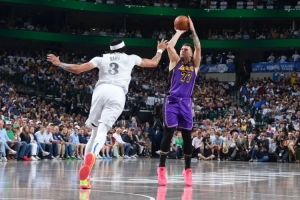 盧卡重逢獨(dú)行俠；?？怂箆s約基奇的代價(jià)·亞歷山大的遠(yuǎn)射