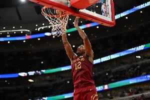 虧大了！亨特順下單臂隔扣前隊友蓋耶并噴垃圾話 后者直接推人吃T