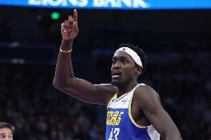 進(jìn)攻給力帶隊(duì)領(lǐng)先！西亞卡姆半場(chǎng)12中8拿到17分 另有6板1搶斷